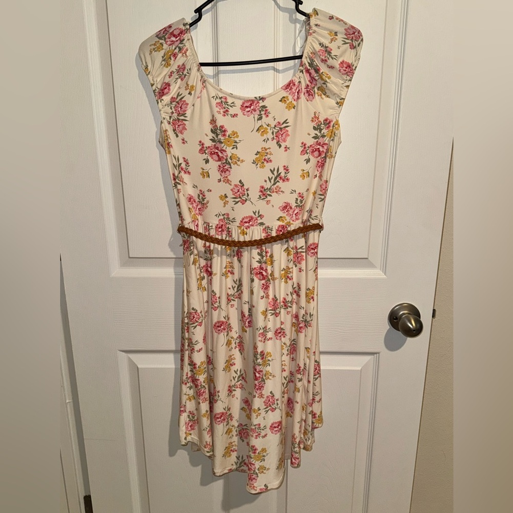 Lg Floral Woman’s Dress with Rope Belt! - Picture 3 of 7